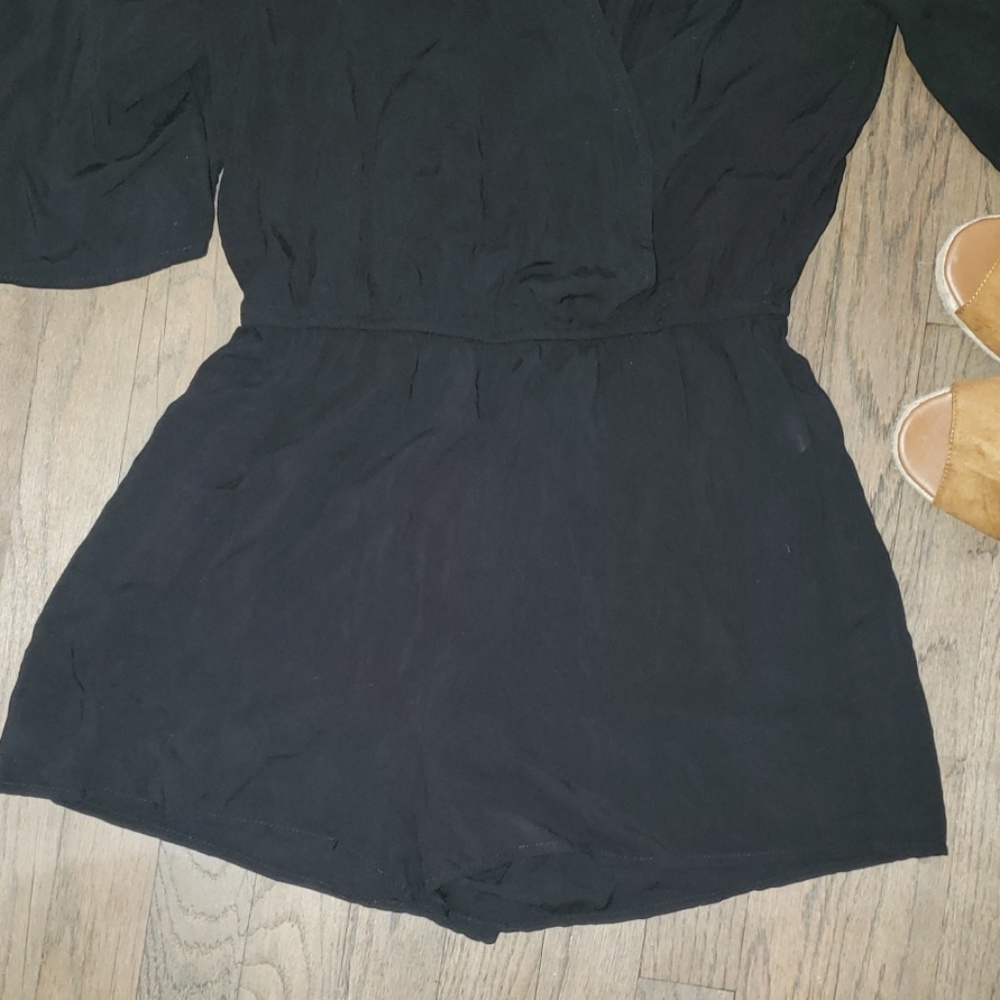 Forever 21 Deep V Neck 3/4 Flare Sleeve Romper - Picture 4 of 4